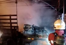 கூட்டரசு நெடுஞ்சாலையில் லோரி திடீரென தீப்பிடித்ததில் ஓட்டுநர் சாதுரியமாக செயற்பட்டு உயிர் தப்பினார்