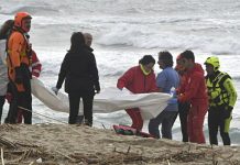 இத்தாலி கடற்பகுதியில் படகு மூழ்கியதில் 12 சிறுவர்கள் உட்பட 59 அகதிகள் பலி..!