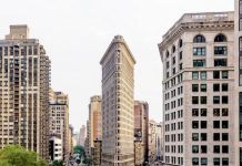 நியூயார்க் நகரில் உள்ள புகழ்பெற்ற ‘பிளாடிரான்’ கட்டிடம் 190 மில்லியன் டாலருக்கு ஏலம்