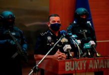 கல்வி அமைச்சரை மிரட்டிய நபர் மீது வழக்குப்பதிவு செய்யப்படும் என அயோப் கான் தகவல்