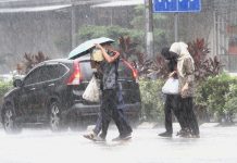 நீண்ட வெப்பமான காலநிலைக்குப்பின் இன்று குவாந்தானை குளிர்வித்த மழை