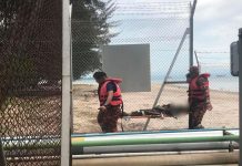 படகுத்துறையில் பழுதுபார்க்கும் பணியில் ஈடுபட்டிருந்தபோது, கடலில் விழுந்து துணை ஒப்பந்ததாரர் இறந்ததாக நம்பப்படுகிறது