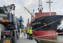 லுமுட் துறைமுக முனையம் அருகே 10 டன் எடை கொண்ட லோரி கடலில் கவிழ்ந்ததில் ஓட்டுநர் உயிரிழந்தார்