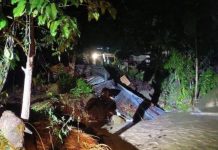 வலுவான நீரோட்டத்தில் ரானாவ் கிராமத்தில் உள்ள மர வீடு அடித்துச் செல்லப்பட்டது