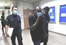 ஆயுதம் ஏந்தி கொள்ளை, போதைப்பொருள் கடத்தல் என சாரா கும்பலை சேர்ந்த 4 பேர் மீது குற்றச்சாட்டு