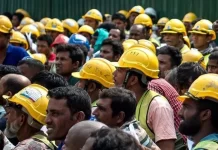 வெளிநாட்டு தொழிலாளர் கும்பல் ஒப்பந்ததாரரின் உரிமம் தவறாக பயன்படுத்தப்படுகிறது என்று ஆதாரம் கூறுகிறது