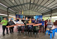 ஜோகூரில் வெள்ளத்தால் பாதிக்கப்பட்ட 250 குடும்பங்களுக்கு புதிய எரிவாயு அடுப்புகள் வழங்கினார் டாக்டர் வீ