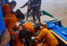 இந்தோனேசியக் கடலில் படகு கவிழ்ந்ததில் 11 பேர் பலி
