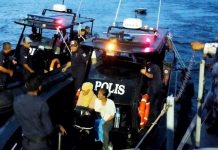 சண்டாக்கான் கடலில் படகு கவிழ்ந்ததில் மூன்று நாட்களாக சிக்கித் தவித்த 11 பேர், தேசிய கடற்படையால் பாதுகாப்பாக மீட்பு