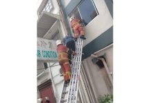 பட்ஜெட் ஹோட்டலில் ஏற்பட்ட தீ; 6 விருந்தினர்களை காப்பாற்றிய தீயணைப்பு வீரர்கள்