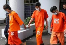 வெளிநாட்டவர் ஒருவர் கத்தியால் குத்திக் கொலை; மூவர் கைது
