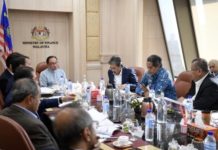 கைரி ஜமாலுதீன், பிரதமர் அன்வாருடன் மலேசியாவின் பொருளாதாரம் குறித்த உயர்மட்ட பேச்சுவார்த்தையில் இணைந்தார்