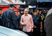 தவறாகப் பயன்படுத்தப்படும் வணிக உரிமங்களை DBKL ரத்து செய்யும் – பிரதமர் எச்சரிக்கை