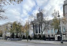 நான்கு ரஷ்ய தூதரகங்களை மூடுகிறது ஜெர்மனி