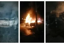சாலையோரம் நிறுத்தி வைக்கப்பட்டிருந்த 3 கார்கள் தீயில் நாசம்