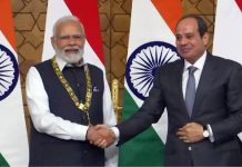 மாலையும் கழுத்துமாக மோடி.. எகிப்தில் இவர்தான் முதல் இந்தியராம்