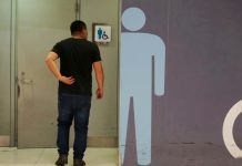 6 மணி நேரத்தை கழிவறையில் கழித்த ஊழியர் பணி நீக்கம்- நீதிமன்றத்தை நாடியவருக்கு கிடைத்தது என்ன?