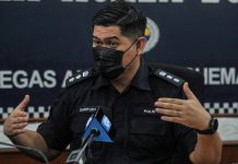 சொகுசு காரின் போலி எண்பட்டை: விசாரித்து வருகிறோம் என்கின்றனர் போலீசார்