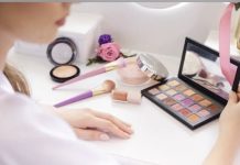 முக ஒப்பனை கடையில் இரு பல்கலைக்கழக மாணவிகளிடம் தவறாக நடந்து கொண்டவர் கைது