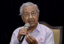 மலாய் பிரகடனத்தில் இளையோரின் கவனத்தை ஈர்ப்பது கடினம் என்கிறார் மகாதீர்