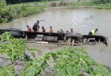 குளத்திற்குள் விழுந்த பேருந்து; 17 பேர் பலி