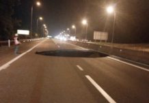 சாலை குழி காரணமாக மூடப்பட்ட சாலையின் ஒரு பகுதி போக்குவரத்திற்கு திறக்கப்பட்டது