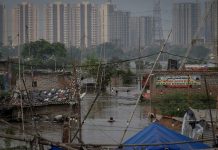 வெள்ளத்திலிருந்து விடுபடும் டெல்லி