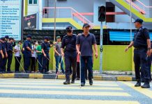 பார்வையற்றோரின் துயரங்களை அறிந்துகொள்ள பார்வையற்றோராக மாறிய காவல்துறை