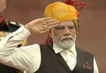 10-ஆவது முறையாக செங்கோட்டையில் தேசியக் கொடியை ஏற்றினார் இந்திய பிரதமர் மோடி