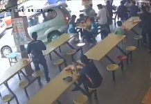 அத்துமீறி உணவகத்திற்குள் பாய்ந்த கார் ; சிறுவனின் செயலால் விபரீதம்