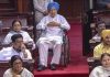 சக்கர நாற்காலியில் மாநிலங்களவைக்கு சென்ற இந்திய முன்னாள் பிரதமர் மன்மோகன் சிங்