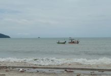 மூழ்கிக் கொண்டிருந்தவரை காப்பாற்ற சென்ற 19 வயது இளைஞர் உயிரிழந்தார்