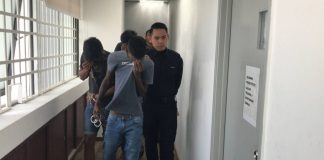 26 கிலோ போதைப்பொருளை விநியோகித்ததாக மூன்று இந்தியர்கள் மீது குற்றச்சாட்டு