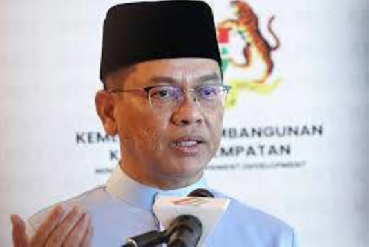 Datuk Dr Mohd Na'im Mokhtar,
