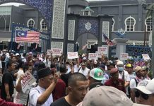 ‘மலேசியாவை காப்பாற்றுங்கள்’ பேரணி பங்கேற்பாளர்கள் டாங் வாங்கி நோக்கி அணிவகுத்துச் செல்கின்றனர்