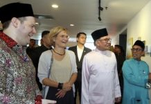 DuitNow QR கட்டணங்கள் குறைந்த வருமானம் கொண்ட குழுக்களுக்கு சுமையாக இருக்கக்கூடாது