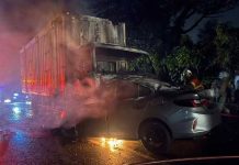 Kebakaran kereta bertembung kontena – dua rentung