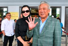 மூன்று ஊழல் குற்றச்சாட்டிலிருந்து புங் மொக்தார் ராடினும் அவரது துணைவியாரும் விடுவிப்பு