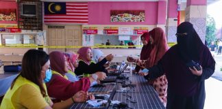 நண்பகல் நிலவரப்படி பூலாய் 24%, சிம்பாங் ஜெராம் 33% வாக்குகள் பதிவு – தேர்தல் ஆணையம்