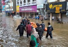 இந்தியாவின் நாக்பூரில் கடும் மழை, வெள்ளம் – நால்வர் மரணம் , 400க்கும் அதிகமானோர் வீடுகளைவிட்டு வெளியேற்றம்