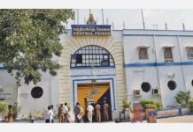 கோயம்புத்தூர் மத்திய சிறையில் ரகளை; கையை அறுத்துக்கொண்டு கைதிகள் ஆர்ப்பாட்டம்