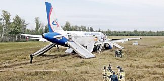 167 பேருடன் சென்ற பயணிகள் விமானத்தில் தொழில்நுட்ப கோளாறு; வயலில் தரையிறங்கிய விமானம்