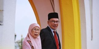 பிரதமர் தம்பதியினர் சிங்கப்பூர் பயணம்