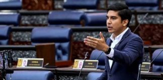 ‘ஒரு கையை ஊழலுக்கு எதிராக தூக்கிக்கொண்டு , மற்றொரு கையால் அதை பாதுகாக்கிறது அரசு ‘ – சையத் சாதிக்