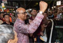 தர்மனை தோல்வியுற்ற வேட்பாளர்களும் வாழ்த்தி வரவேற்றனர்