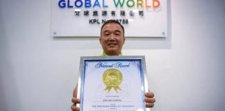 195 நாடுகளுக்குச் சென்ற மலேசியாவின் முதல் சுற்றுலா வழிகாட்டி- மலேசிய சாதனை புத்தகத்தில் இடம்பிடித்தார்