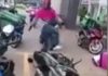 கடனை கட்டாததால் மோட்டார் சைக்கிளை திரும்ப பெற கேட்டபோது அதனை உதைத்து சேதப்படுத்திய நபர்