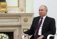 படுக்கையறையில் அதிரடியாக நுழைந்த கமாண்டோ! மயங்கி கிடந்த புதின்