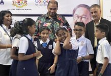 525 தமிழ் பள்ளிகளுக்கு புதுப்பிக்கப்பட்ட 6,000 மடிக்கணினிகளை வழங்கத் தொடங்கிய மித்ரா