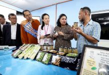 Petai antara hasil tani Orang Asli Pos Musoh, Tapah kini dijual di Aeon